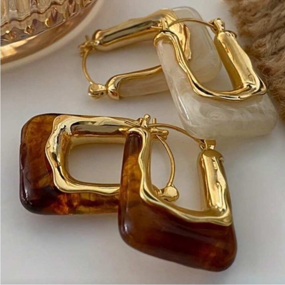 Minimalist Gold Brown Square Hoop Earrings - Picture 4 of 6